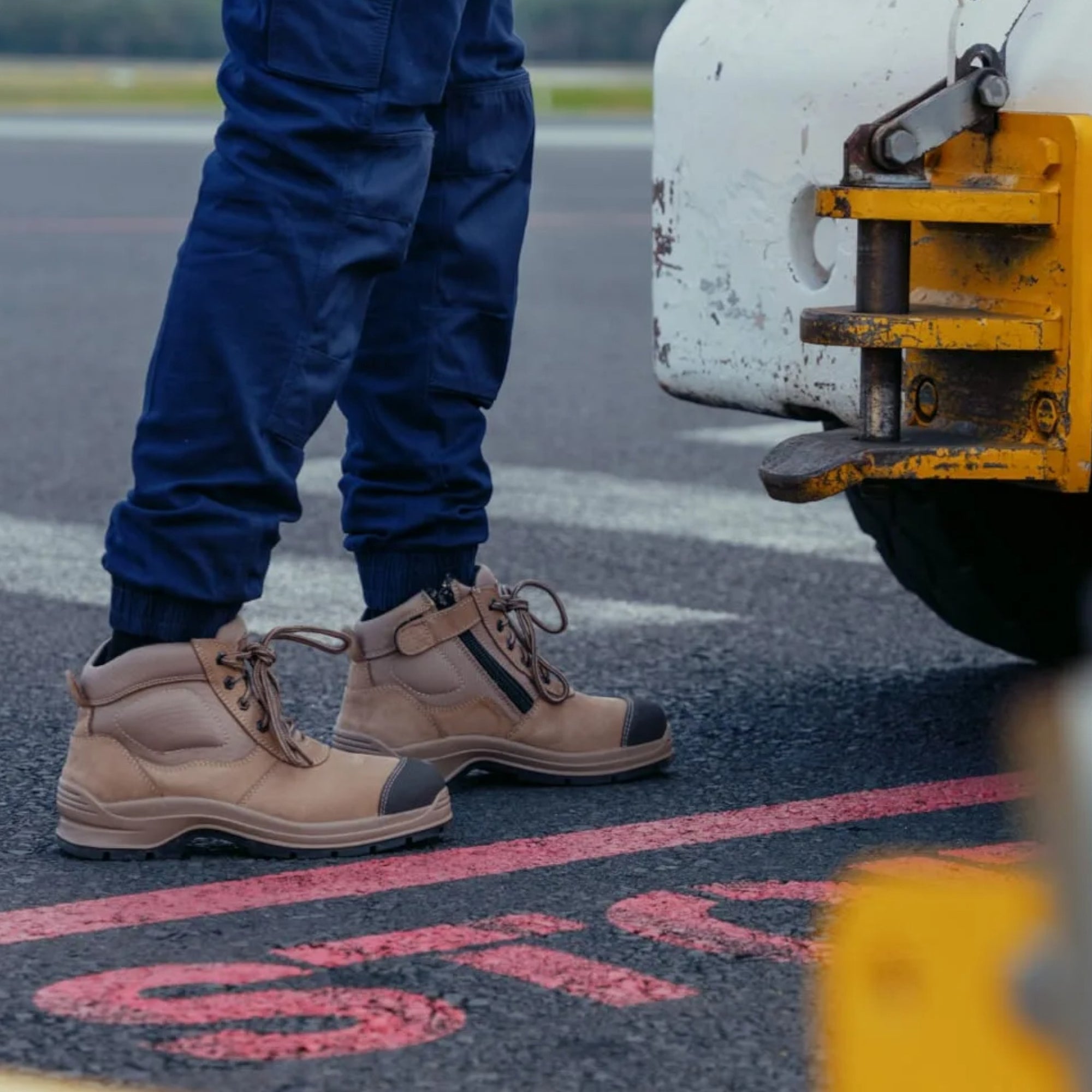 Blundstone 325 Stone Nubuck Zip Side Ankle Safety Boot